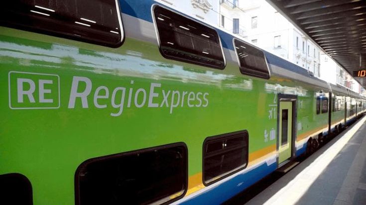 Treni, la Lombardia risparmia sugli indennizzi ai viaggiatori: scesi da 2,4 milioni a 76 mila euro