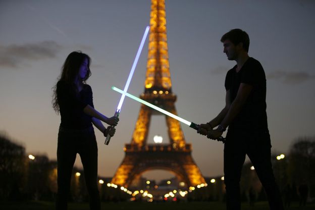 Parigi, palestra si ispira a Star Wars: il corso con le "spade laser"