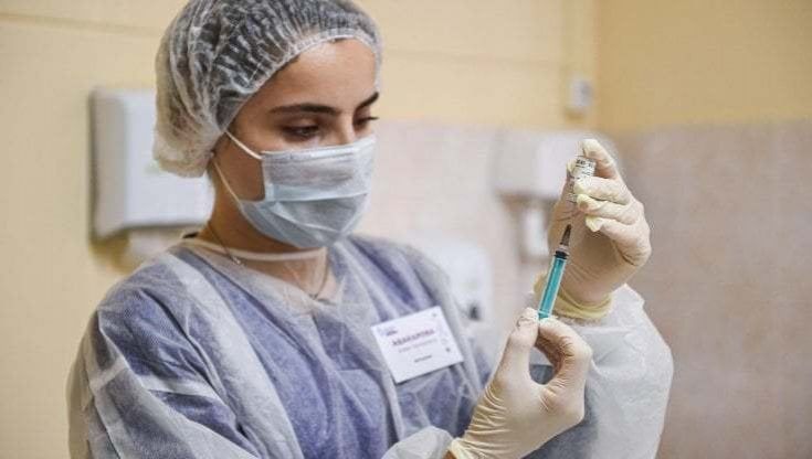 Covid, in Piemonte regole meno severe per le vaccinazioni dei sanitari