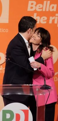 Renzi per la Paita, la folla ai Magazzini del Cotone
