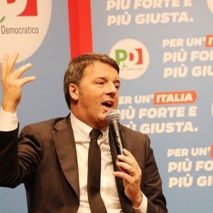 Renzi: "Ha ragione Berlusconi, no a larghe intese con noi". E su D'Alema: "Ha cercato di distruggere il Pd"