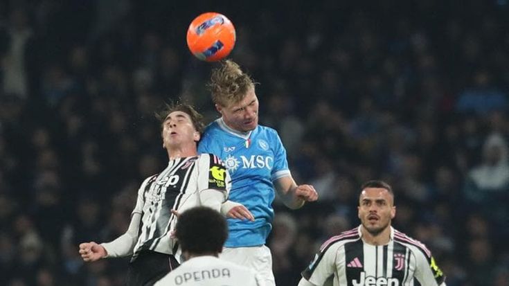 Hojlund scatenato, il Napoli castiga la Juve (2-1) e resta primo