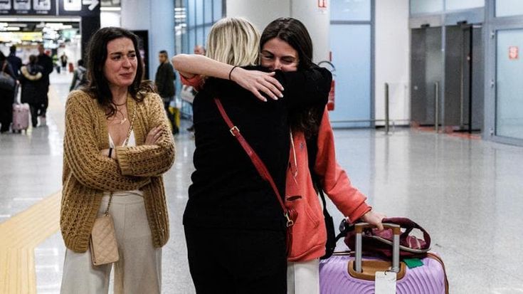 Italiani nel Golfo, primi rientri, migliaia restano bloccati. “È difficile aiutarli tutti”