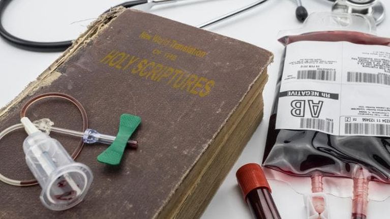 Trasfusioni, stop al divieto per i Testimoni di Geova. “Che cosa ha significato per noi in ospedale”