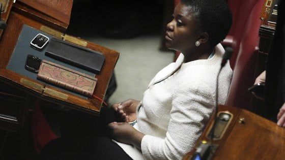 Solidarietà Ue per Cécile Kyenge. Paragonata più volte a "un orango", definì la Lega "razzista". Ora è a processo per diffamazione