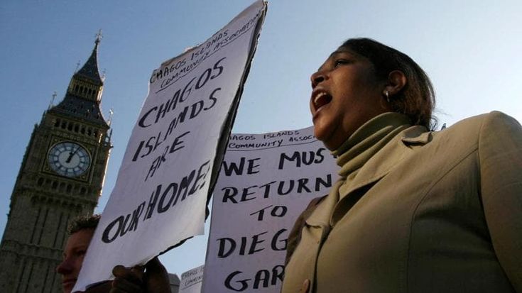 Trump se la prende con Londra per le isole Chagos: “Stupidi a cederle”. Plauso di Farage e tories