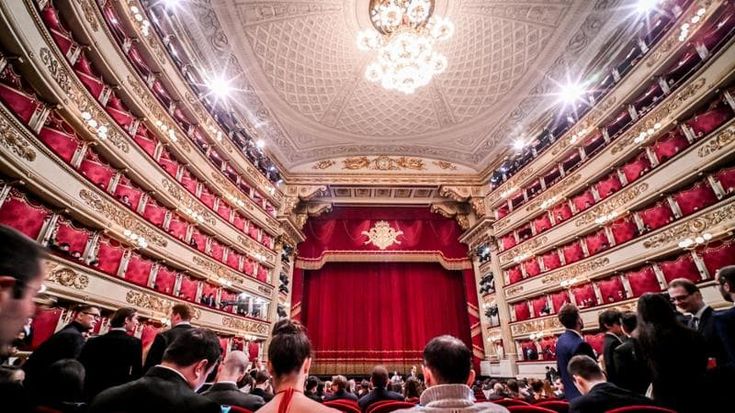 Don Carlo invade i social, da TikTok a Instagram dirette e video esclusivi: cresce l’attesa per la Prima della Scala