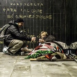 Alla distribuzione di cibo di S. Egidio, dove cominciano ad arrivare i disoccupati da Covid  