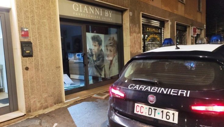 Spaccata a due passi dalla caserma: arresto in flagrante dei carabinieri 