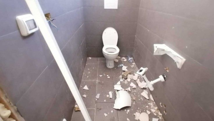 Japigia, raid vandalico nella pineta di San Luca: gravi danni alla struttura per la quale il Comune ha investito 2 milioni