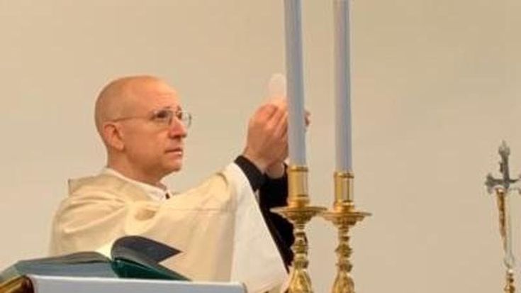 Scomunicato padre Giorgio Maria Faré, il carmelitano scalzo che non riconosce papa Francesco