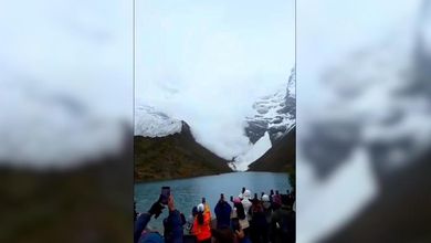Perù, gigantesca valanga sulla laguna Humantay: i turisti filmano il crollo