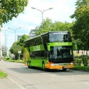 Non c'è pace per Flixbus, nuovo emendamento contro i bus low cost