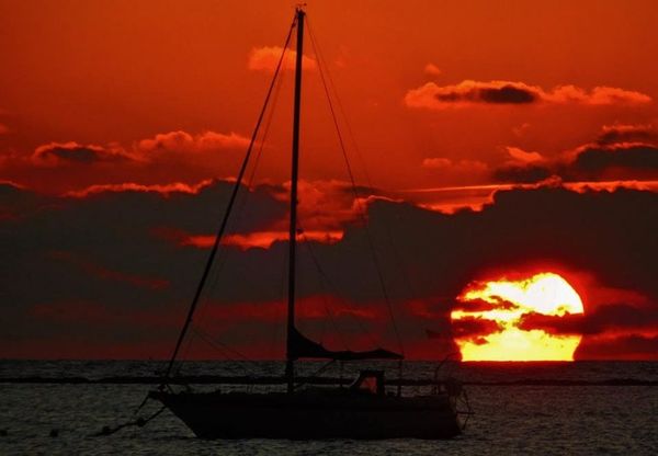 Porto Cesareo, la magia del tramonto a forma di Omega