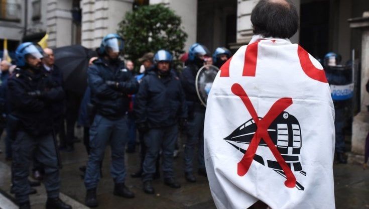 Torino: due no alla Tav dal consiglio comunale, con il consenso di Appendino
