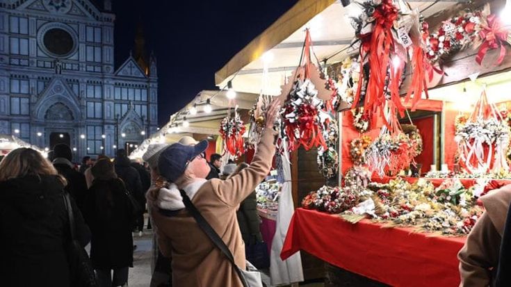 Mercati di Natale, doni in piazza a Firenze