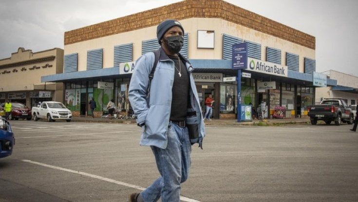 Variante sudafricana, identikit della nuova "versione" del virus: perché così tante mutazioni 