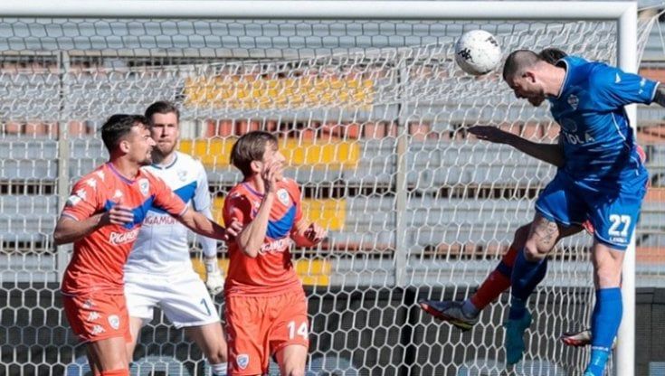 Serie B: il Brescia frena a Como, la Cremonese torna in vetta. Colpo Benevento, poker del Parma