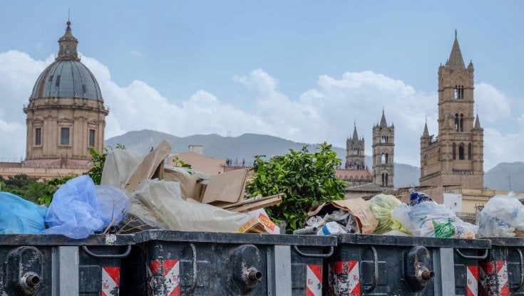 Rifiuti, da un fallimento all'altro: la Rap è peggio della vecchia Amia. E crescono le tasse