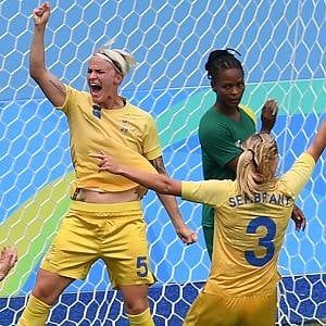 Calcio, vincono Svezia e Brasile, giovedì tocca a Neymar