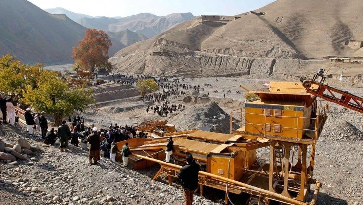 L’oro nero afghano: l’export del carbone finanzia il regime
