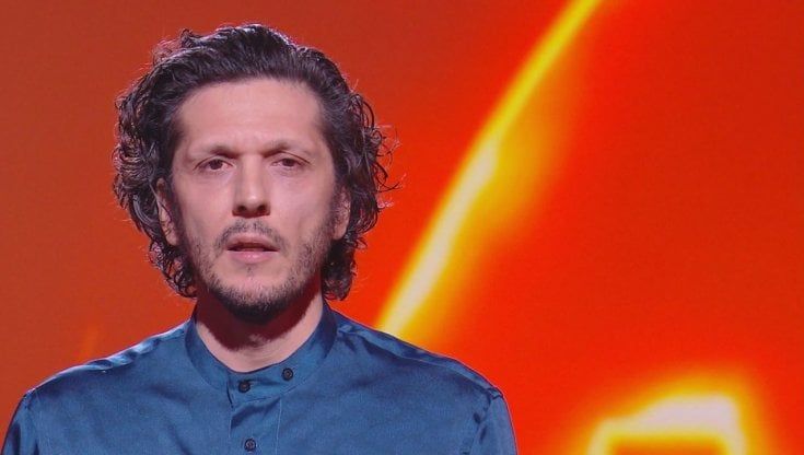 Ermal Meta, dopo l'orrore di Cutro racconta alle 'Iene' la sua storia di immigrazione