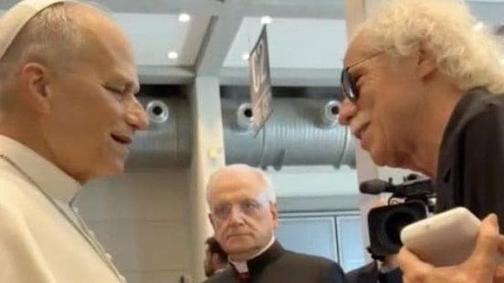 Il Papa scherza con il sassofonista dei Blues Brothers: “Realizza la missione per conto di Dio”