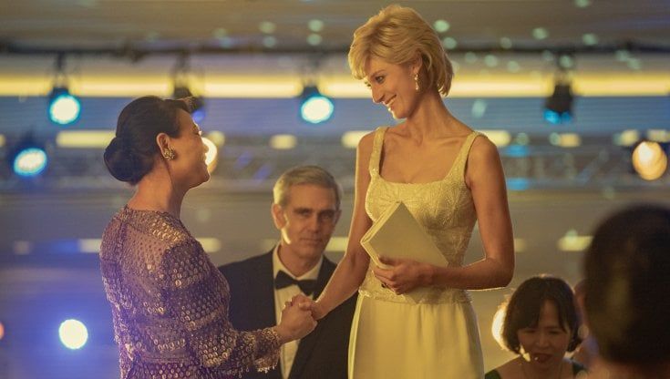 'The Crown 5' e gli anni 90 della regina Elisabetta. Elizabeth Debicki: "Che responsabilità raccontare Diana"