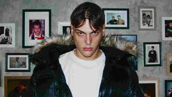 Il rap di Kid Yugi: “Apro la finestra, vedo l’Ilva e mi incazzo. Mi ispirano Pavese e Dostoevskij”