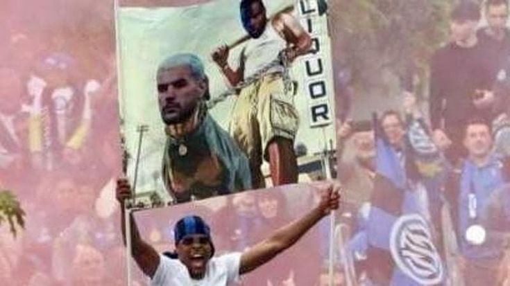 Dumfries e lo striscione con Theo Hernandez al guinzaglio, inchiesta della procura Figc. Le scuse dell’olandese: “Ho commesso un errore”