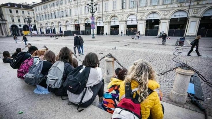 Il turismo delle gite scolastiche invade Barriera e i Docks Dora