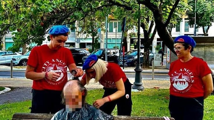 Brescia nella morsa del caldo, acqua, salviette e antizanzare per i senzatetto: la mobilitazione solidale dei City Angels