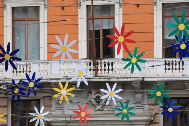 Genova, in via Roma un cielo di fiori per salutare l'arrivo di Euroflora