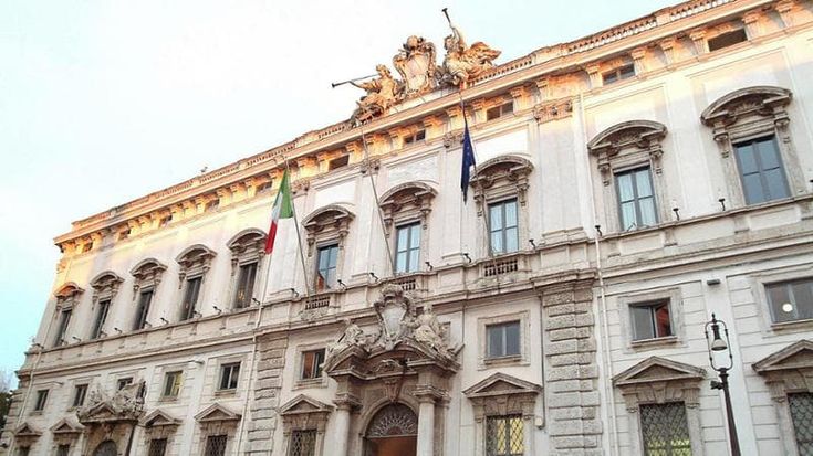 Fine vita, 11 malati alla Consulta. Gli 8 contrari: “Non vogliamo avere una pistola sul tavolino”
