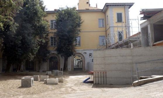 Lungarno della Zecca: la ex caserma diventa la "casa della polizia"