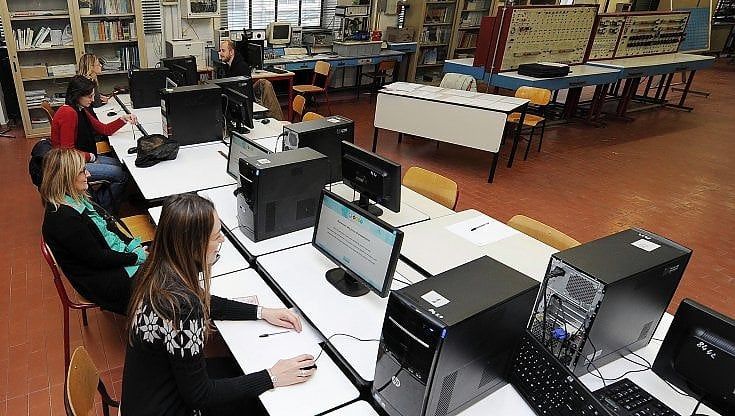 Concorso scuola, la prof: "Io, 40enne e precaria ho vissuto sulla mia pelle test fuori da ogni logica"