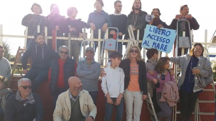 “Difendiamo il mare libero dall’assedio del cemento”
