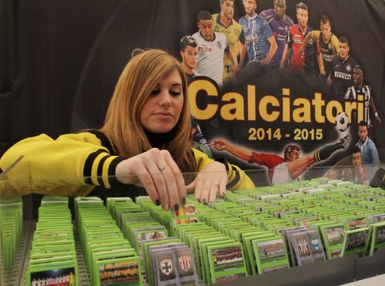 Giochi, quiz e scambi di figurine: in largo Annigoni il paradiso dei collezionisti Panini