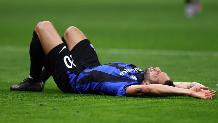 Inter, per Çalhanoglu distrazione all'adduttore: in dubbio per l'andata con il Benfica