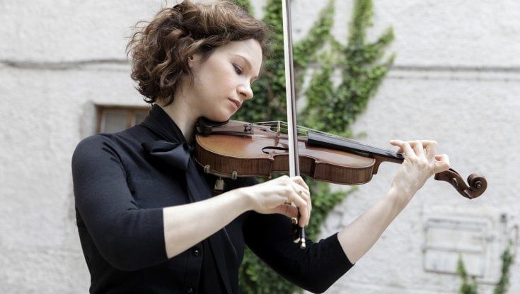 Hilary Hahn, la superstar del violino. "Ai concerti potete anche dormire, l'importante è non russare"