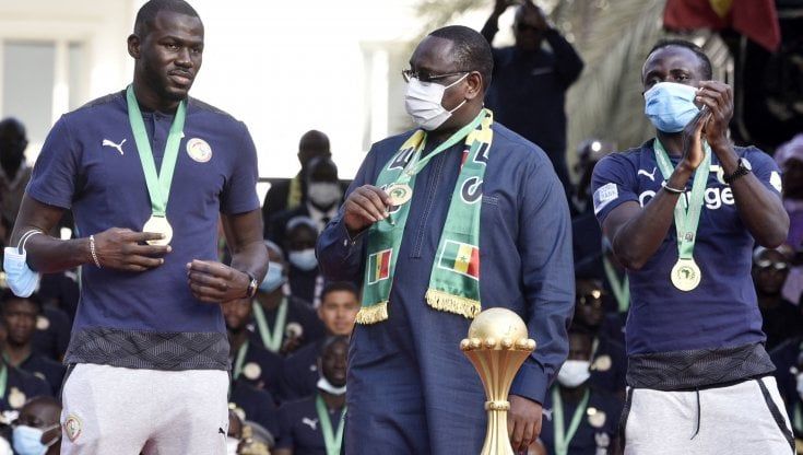 Koulibaly, rubato lo smartphone del campione durante la festa per la Coppa d'Africa