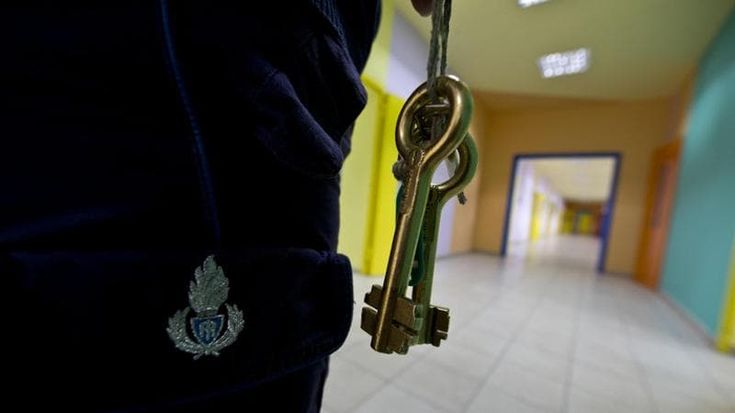 Casal del Marmo, la gang degli agenti contro l’educatrice. Era intervenuta durante le violenze