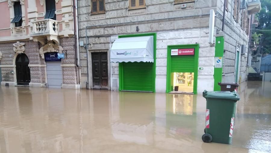 Landslides, floods, closed roads and flooded rivers: Savona province on its knees