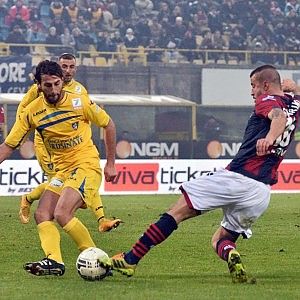 Girandola di emozioni al Dall'Ara, Bologna-Frosinone finisce 2-2