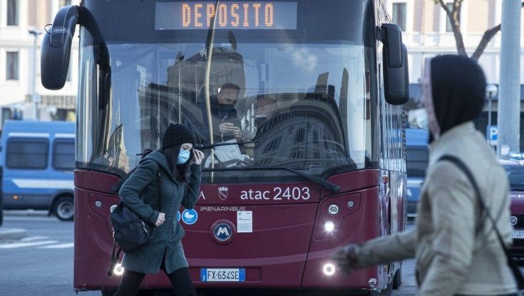 Omicron corre e l'Italia rischia di fermarsi