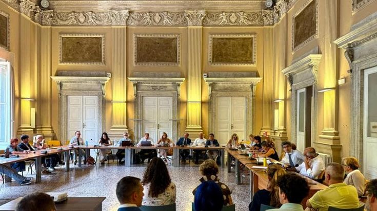 Tari, per le famiglie aumento del 5,7%, meno per i negozi. Sconti in bolletta a chi ha Isee basso