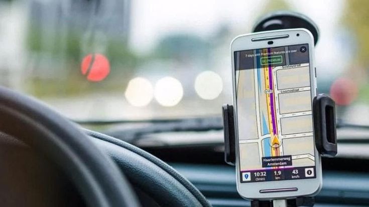 Batterie, ricambi, tenuta: ora il cellulare vi sarà dato con la “patente”