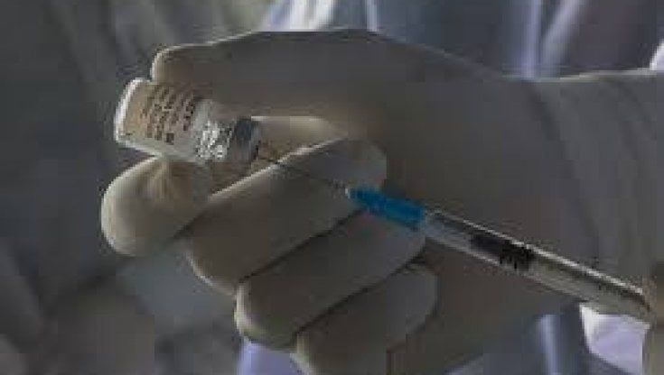 Covid, gli Usa decidono: terza dose di vaccino ai fragili