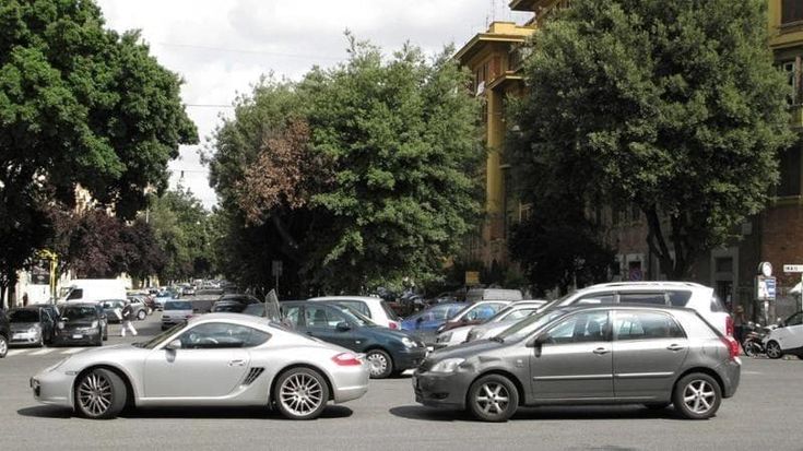Lotta al surriscaldamento nel centro: “Il Comune acquisti solo auto bianche”
