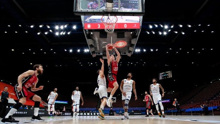 Basket, serie A: Milano risponde a Brindisi e Sassari. Vittorie per Cremona, Cantù e Brescia